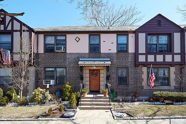 Sold by Homesmart Premier Living Realty | media 32