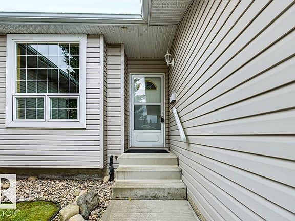 2nd image of 9 Hillcrest Ct