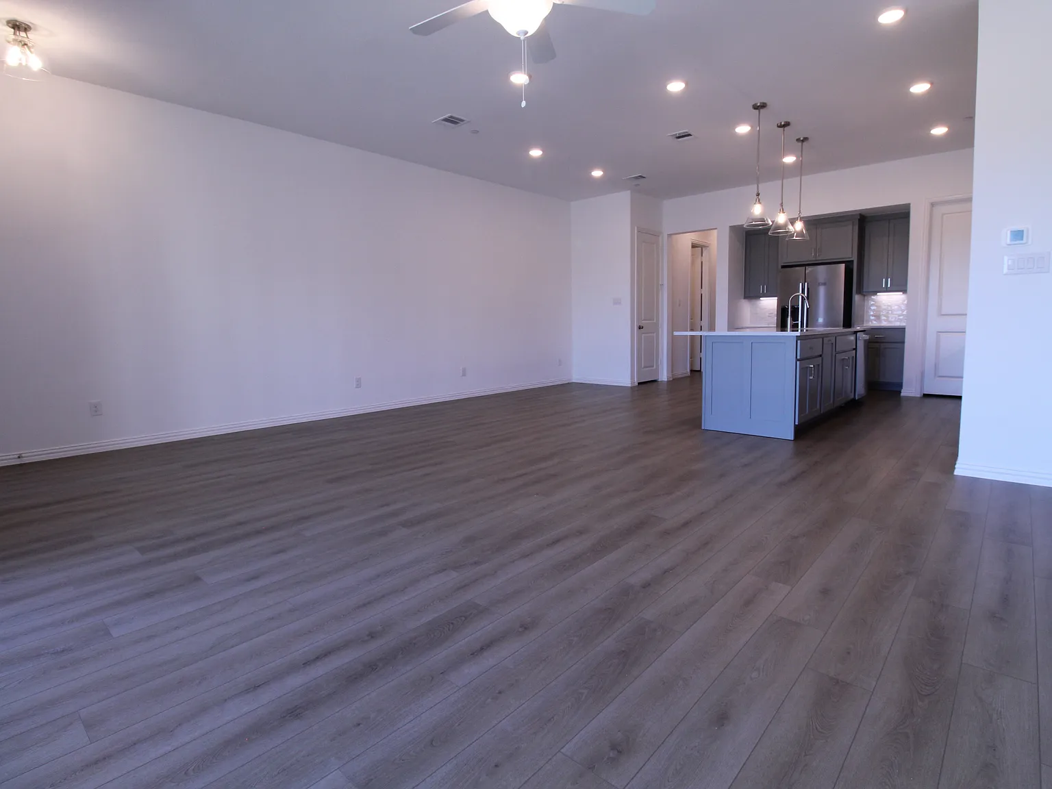 3 bed, 3.5 bath, 2609 sqft, $3,600 — Photo 3