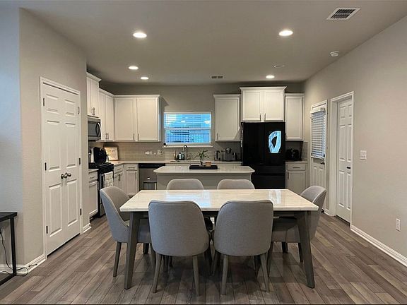 3rd image of 1212 Devon Stetson Pl