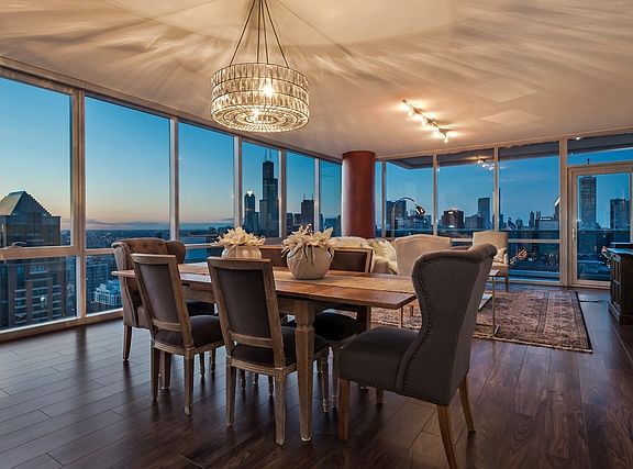 4th image of 1201 S Prairie Ave #4401