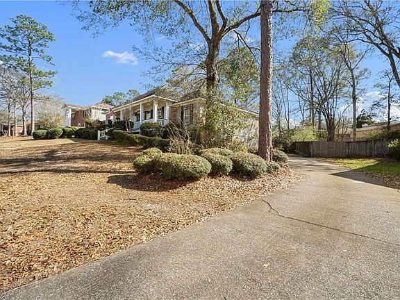 3rd image of 1337 Carson Rd W