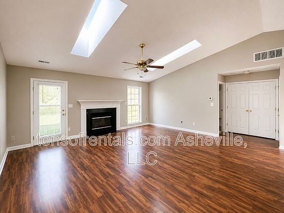 3rd image of 105 Sandpiper Ct