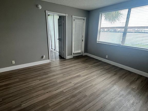 3rd image of 752 Executive Center Dr #211-11-211