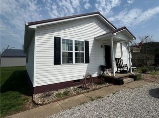 29 Palmer Ln, Buffalo, WV 25033