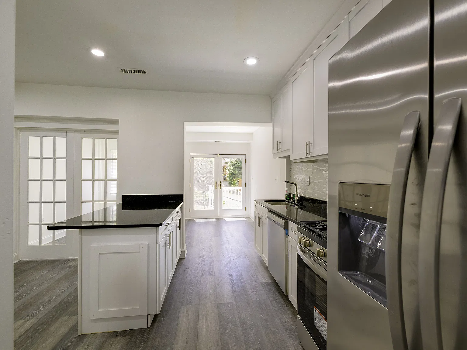 4 bed, 3.5 bath, 2208 sqft, $4,000 — Photo 4