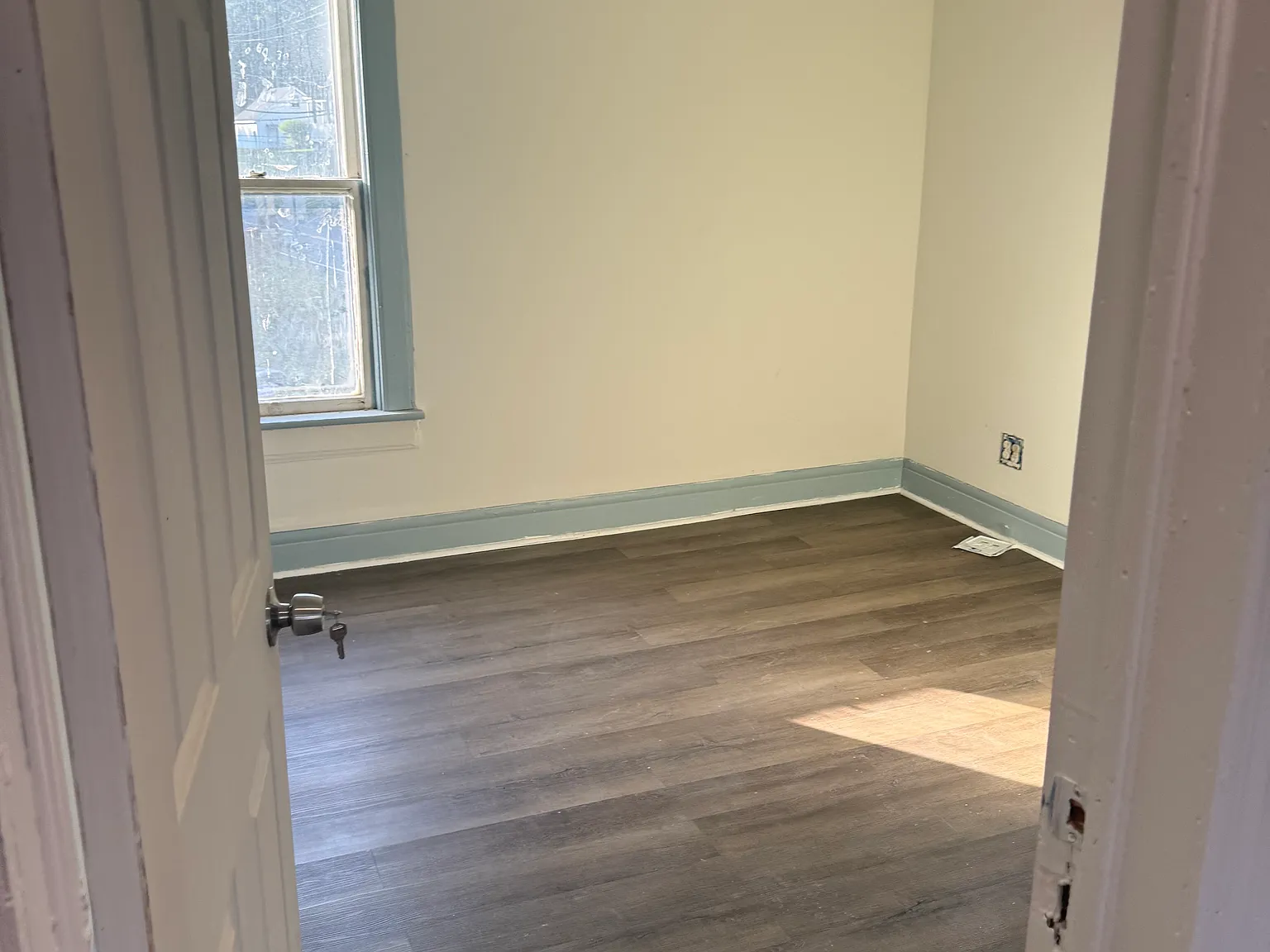 341 Chapman Dr — Photo 2