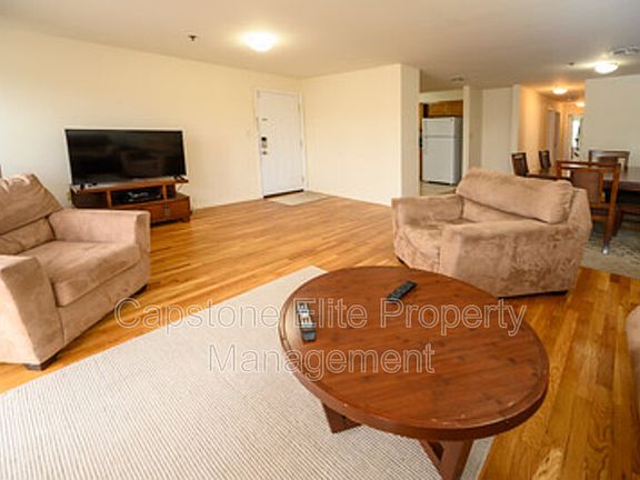 3rd image of 117 Hudson St Floor 2-2-2