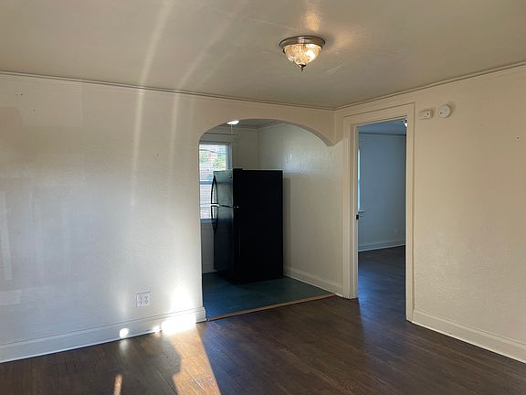 2nd image of 803 W 11th St Unit 3