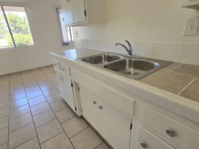 Asher St. Apartments — Photo 7