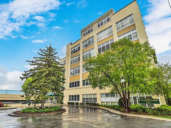 2nd image of 1 Landmark Sq APT 522