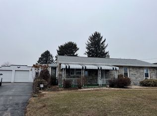 926 N Railroad Ave, New Holland, PA 17557
