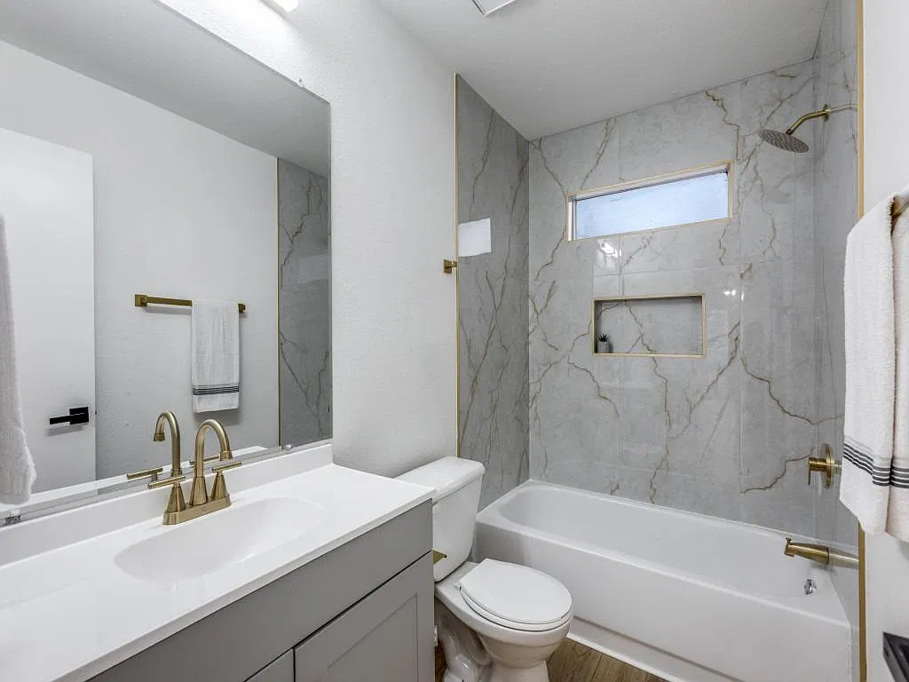 2 bed, 2.0 bath, 1082 sqft, $1,595 — Photo 4