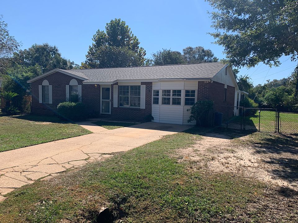 Front of house. Fresh paint in 2024, Roof in 2021, HVAC 2022