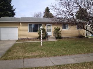 1202 S 18th St, Grand Forks, ND 58201