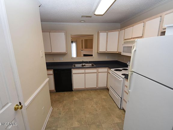 4th image of 1216 Westridge Ct #A
