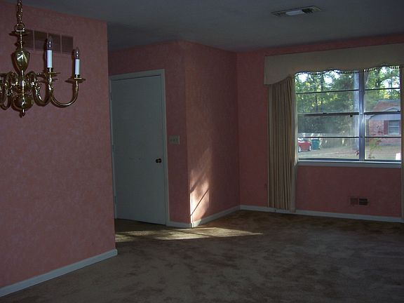3rd image of 608 Casa Linda Dr