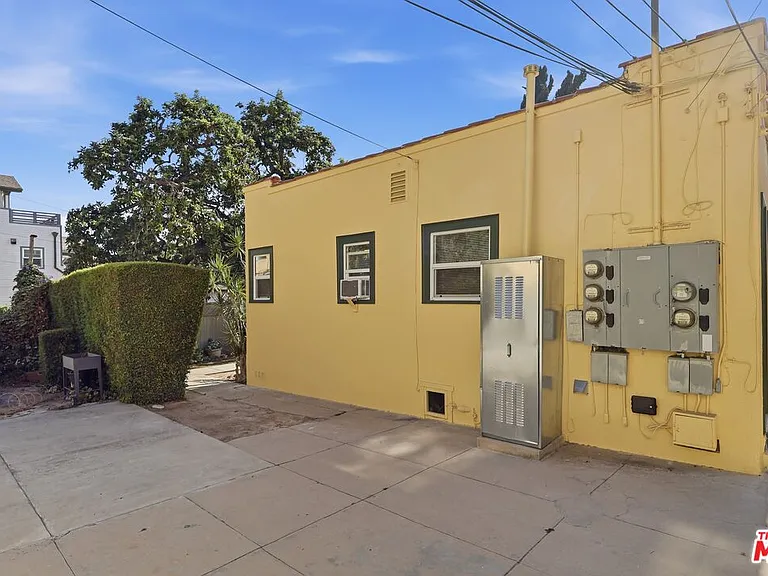 1964 Dracena Dr — Photo 23