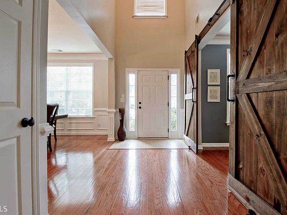 3rd image of 528 Merrill Ln