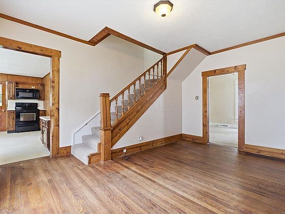 3rd image of 620 W Gambier St #1/2