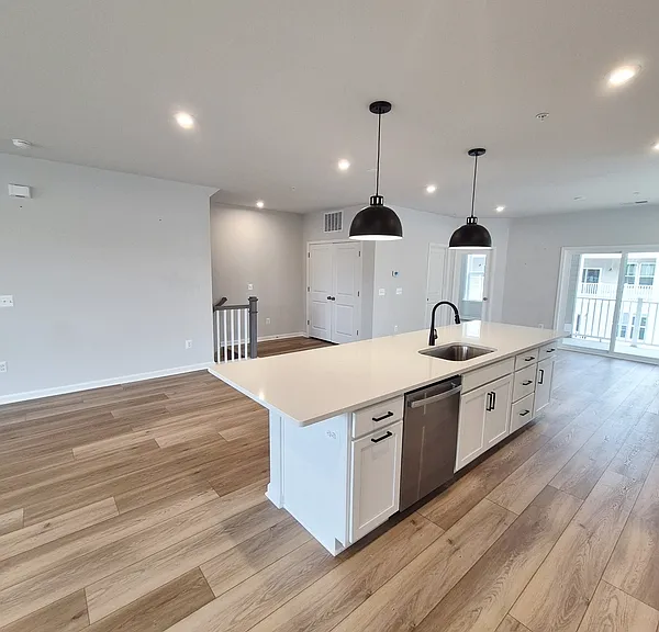 648 Brookwood Glen Ter #B — Photo 5