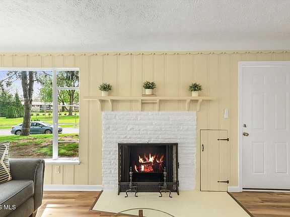4th image of 3338 Royton Rd