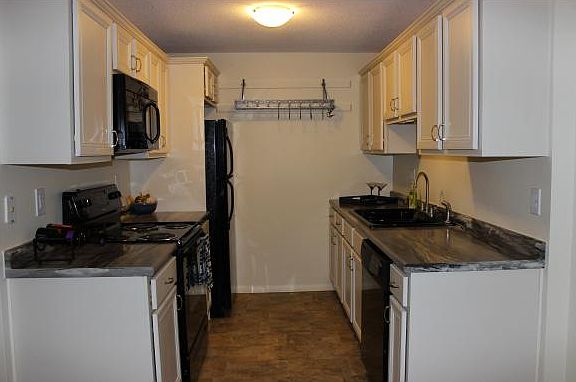 3rd image of 1539 Blackstone Dr