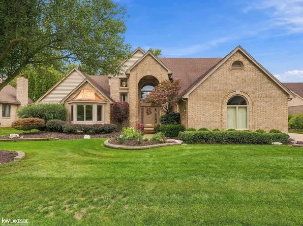 8825 Grace St, Shelby Township, MI 48317