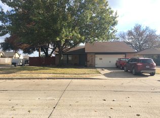 1001 Savannah Dr, Ennis, TX 75119