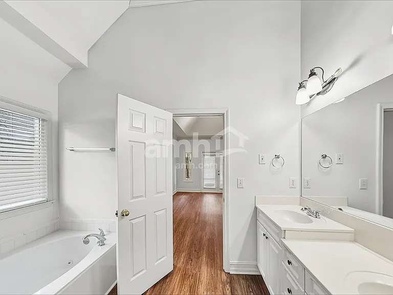 1296 Crown Ter — Photo 12