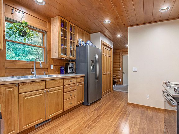 5th image of 12251 Rich St