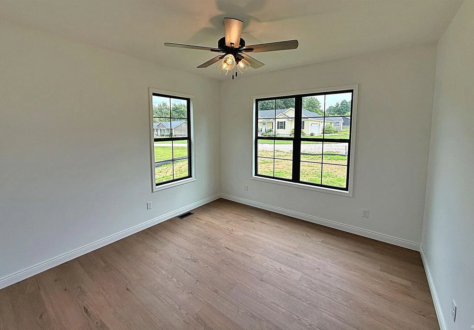 3 bed, 1800 sqft, $2,400 — Photo 3