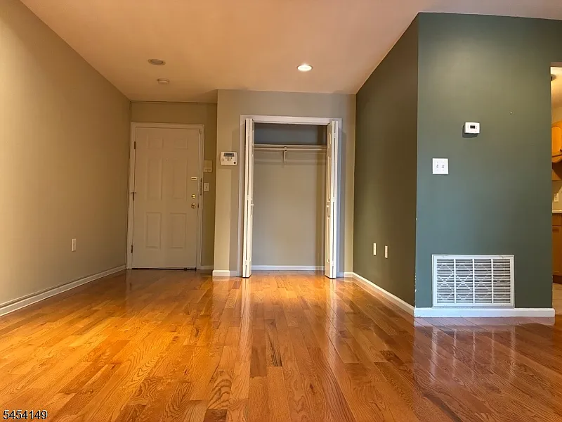 1 bed, 1.0 bath, $1,800 — Photo 3