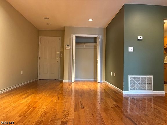5th image of 468 Washington Ave