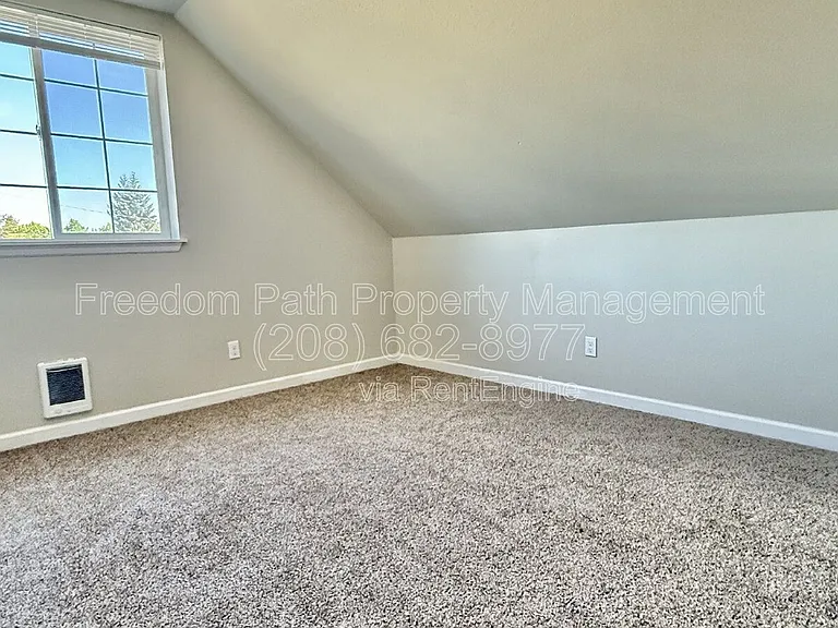 1212 E Sherman Ave — Photo 10