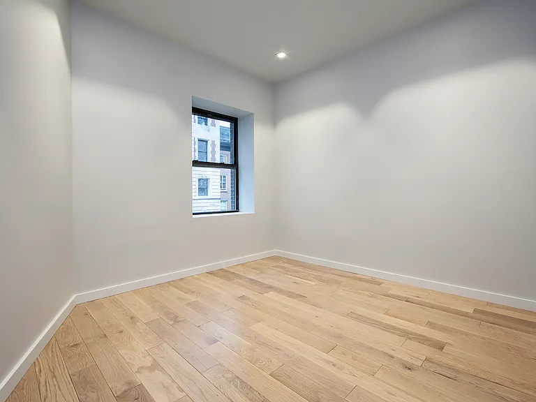 241 E 18th St #2 — Photo 10