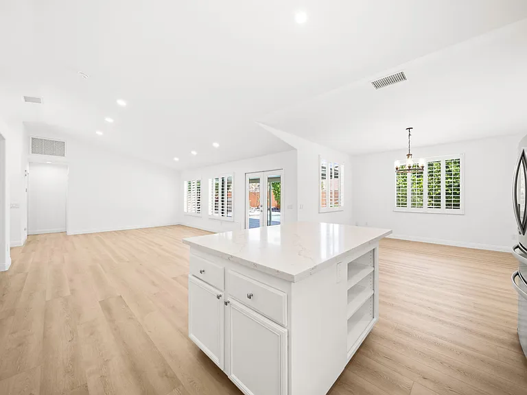 37762 Drexell Dr — Photo 15