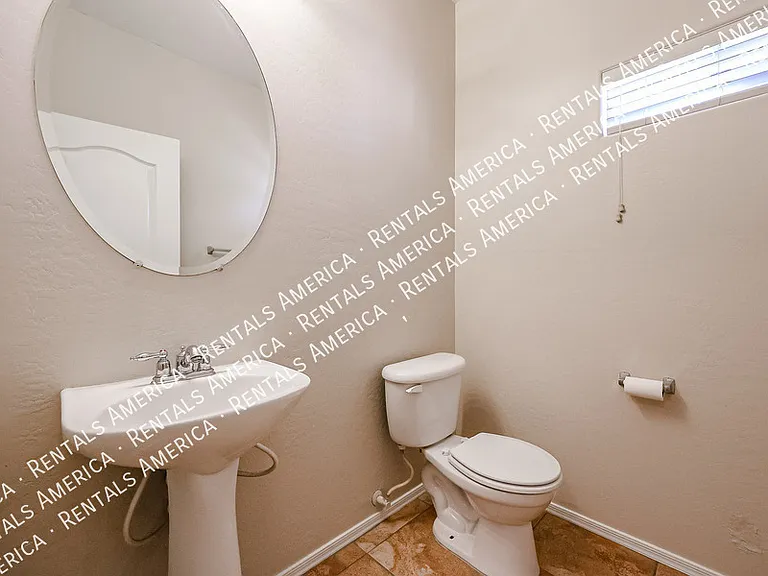 910 S 118th Ln — Photo 12