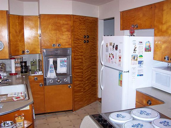 3rd image of 106 S Broadview Circle Dr