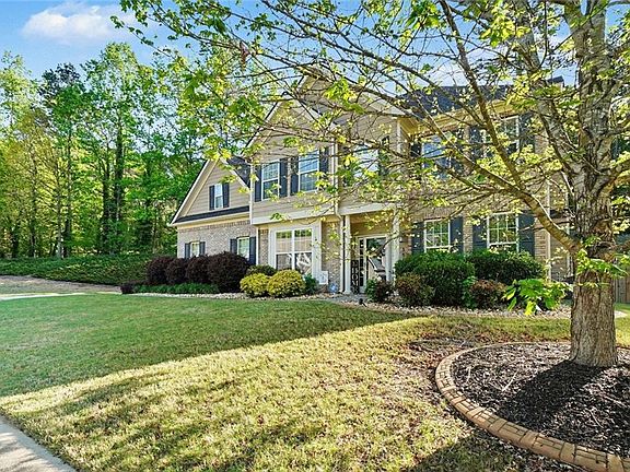 3rd image of 355 Thorn Creek Way