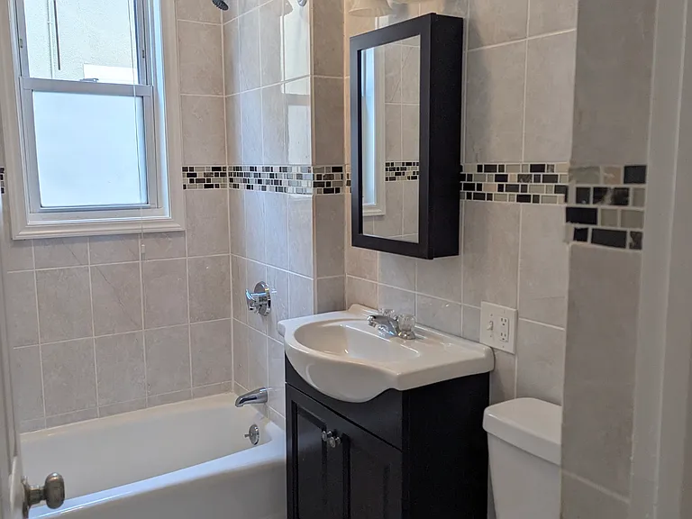 42-44 Leach St #44-1 — Photo 12