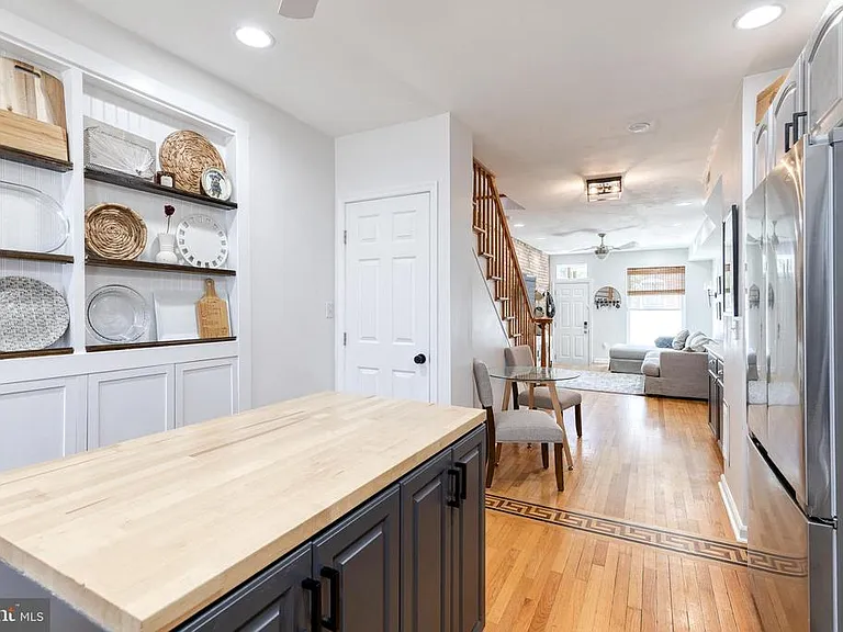 724 S Curley St — Photo 8