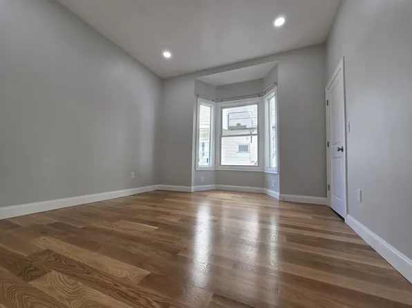 56-2 Pinckney St, Somerville, MA 02145