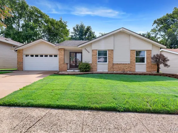 2424 Country Wood Dr, Maryland Heights, MO 63043