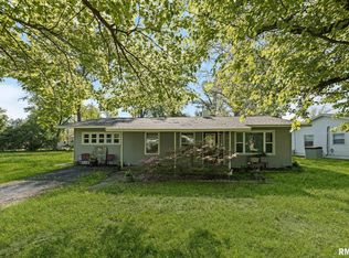 17 Roseclair Ln, Centralia, IL 62801