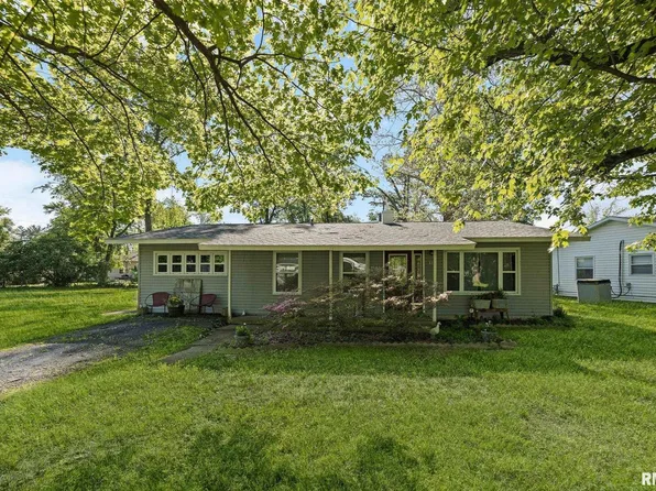 17 Roseclair Ln, Centralia, IL 62801