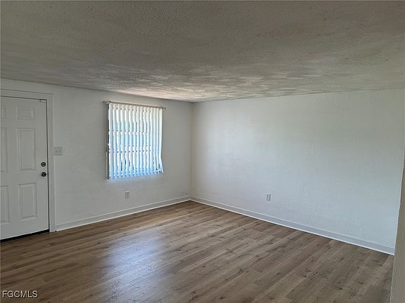 3rd image of 194 Garden Ave NW