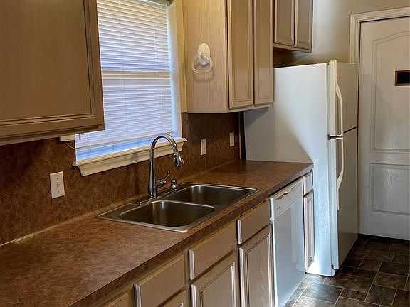2nd image of 139 Silverbell Cir
