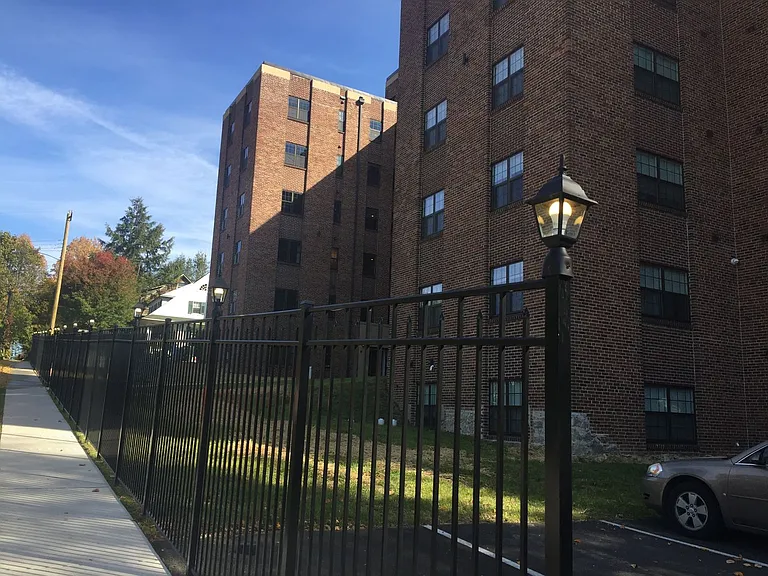 Elm Terrace Apartments — Photo 23