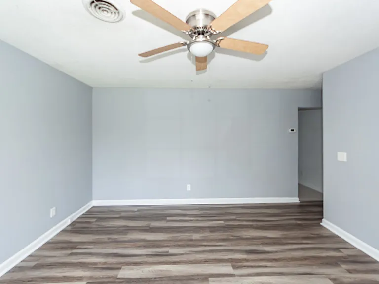 107 Greenhurst Ave — Photo 5